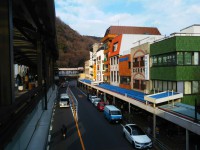 「箱根湯本駅前商店街」（Hakone-yumoto Station, The Entrance of Hakone）