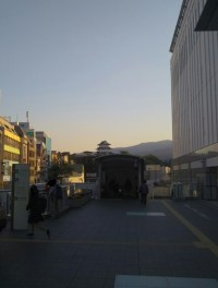 「小田原城お堀　池の水全部抜く」（Cleaning out the moat of Odawara Castle）