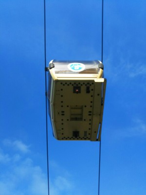 「早雲山駅を発着する箱根ロープウェイ」（Hakone Ropeway’s Flying Gondolas）