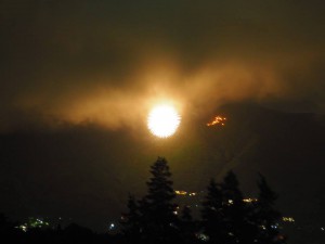 「大文字焼きと花火」（Daimonji Festival & Hanabi）