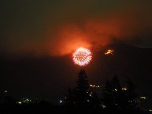 「大文字焼きと花火」（Daimonji Festival & Hanabi）