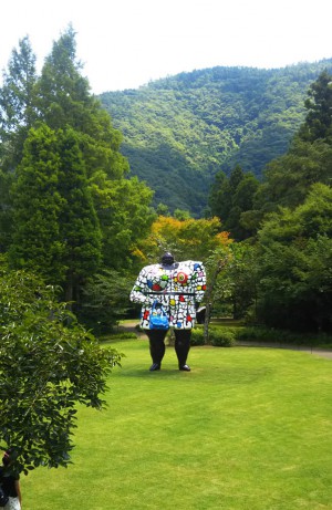 「晴れの日の箱根彫刻の森美術館」（It would be nice if it’s sunny tomorrow）