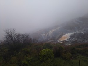 「濃霧の大涌谷」（Owakudani, Sulfur Valley）