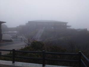 「濃霧の大涌谷」（Owakudani, Sulfur Valley）