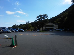 「早雲山駅から強羅花扇の玄関口へ降りるエレベーターのご案内」（The Elevator from Sounzan St. to Gora hanaougi）